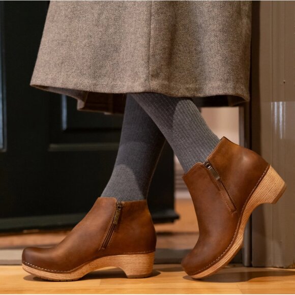 NEW Dansko women Lizanne Side-Zip Heeled Booties - Leather tan 253 - Picture 1 of 12